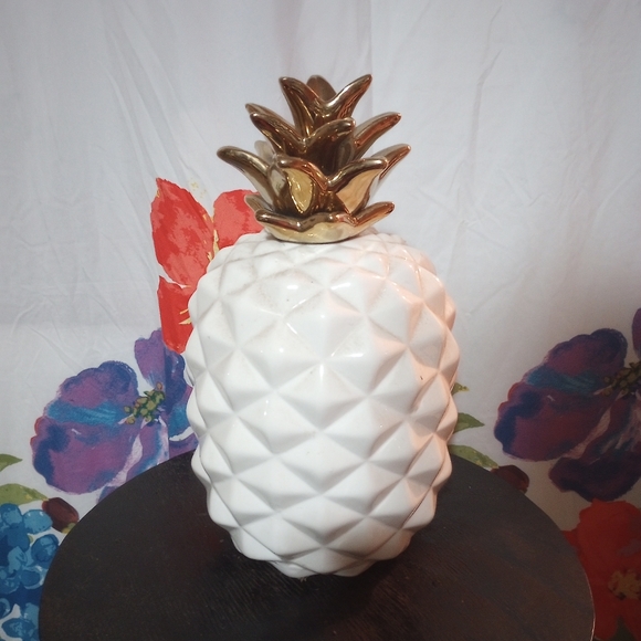 White Ceramic Pineapple Decor with Gold Top - Picture 1 of 2